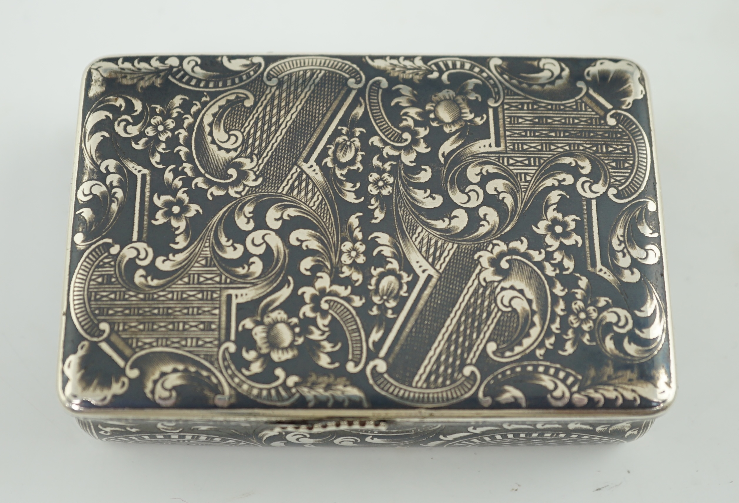 A mid 19th century Russian 84 zolotnik silver and niello snuff box